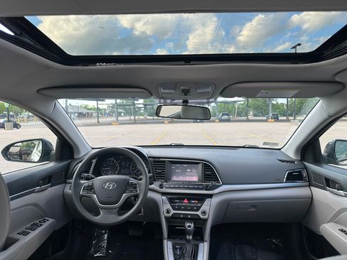 Used 2017 Hyundai Elantra SE FWD image 11