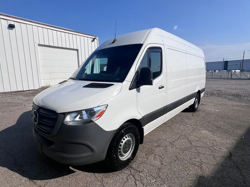 Used 2021 Mercedes-Benz Sprinter 2500 image 2