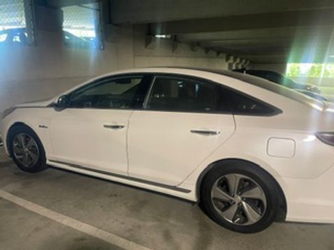 Used 2016 Hyundai Sonata Limited w/ Option Group 02 FWD image 8