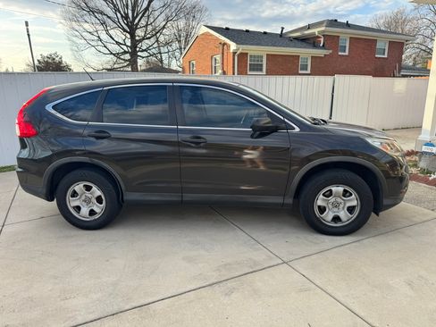 Used 2015 Honda CR-V LX image 2