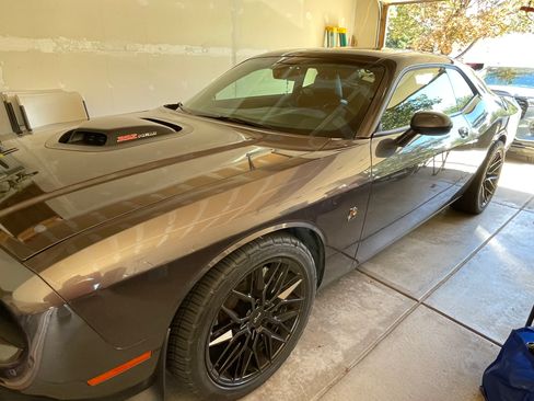 Used 2015 Dodge Challenger R/T Scat Pack RWD image 1