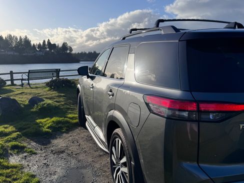 Used 2023 Nissan Pathfinder Platinum w/ Lighting Package (N93) image 9