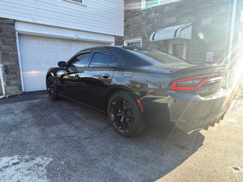 Used 2022 Dodge Charger SXT w/ Leather Interior Group image 8