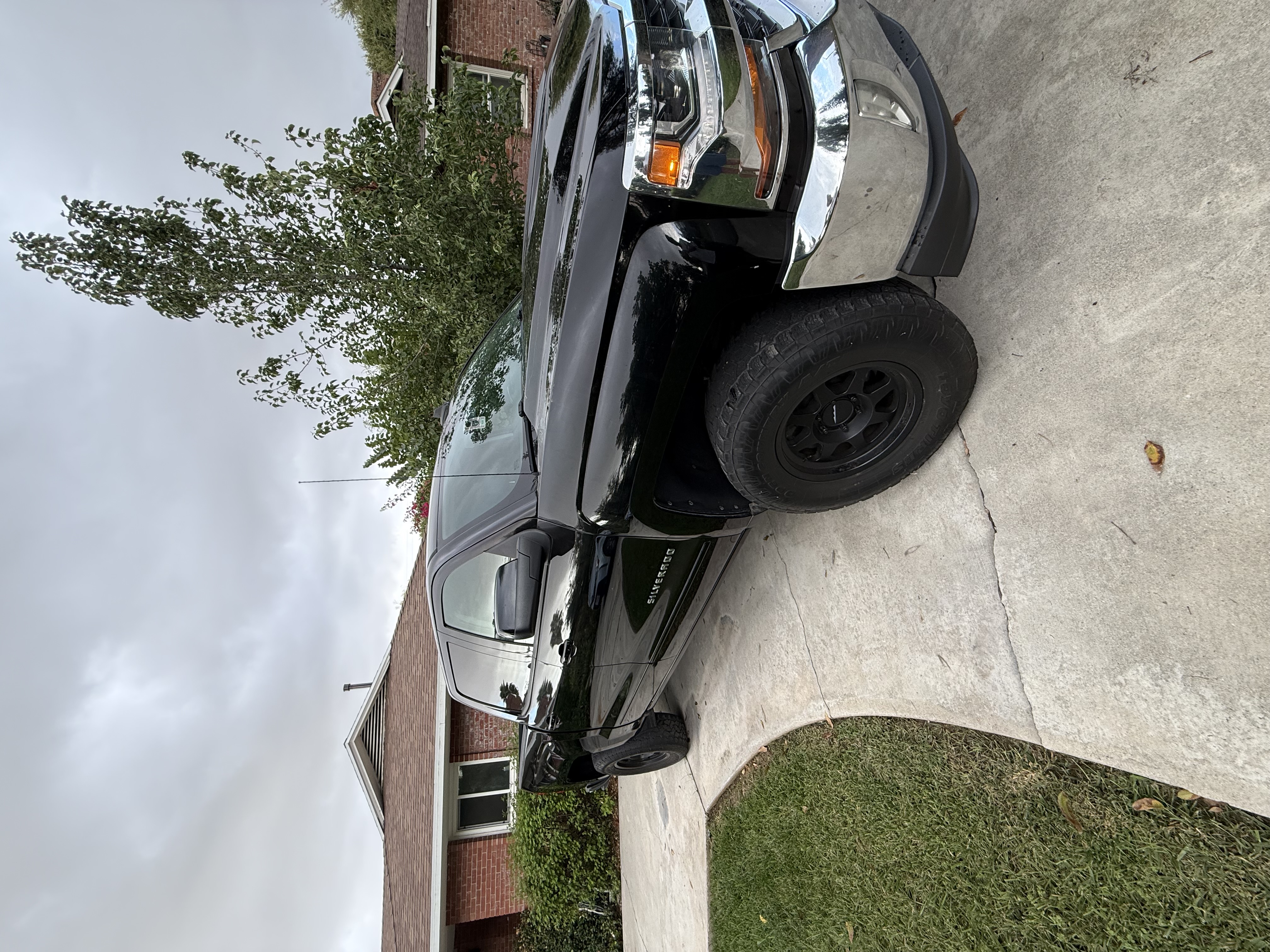 Used 2017 Chevrolet Silverado 1500 LT w/ All Star Edition RWD image 9