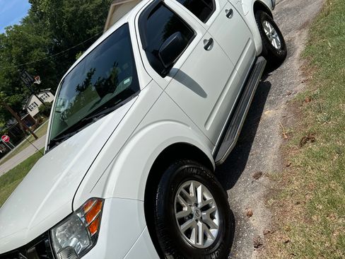 Used 2019 Nissan Frontier SV RWD image 4