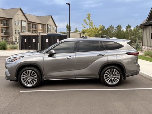 Used 2025 Toyota Highlander Limited AWD/4WD image 4