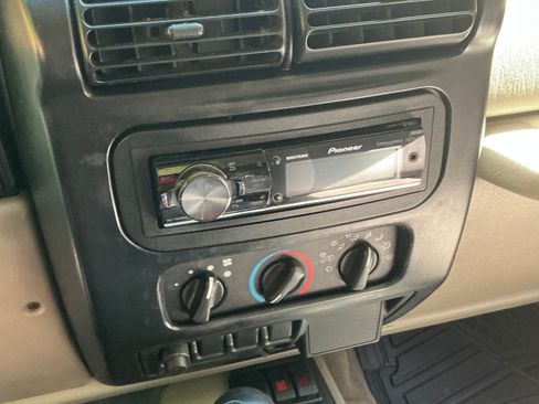 Used 2003 Jeep Wrangler X AWD/4WD image 4