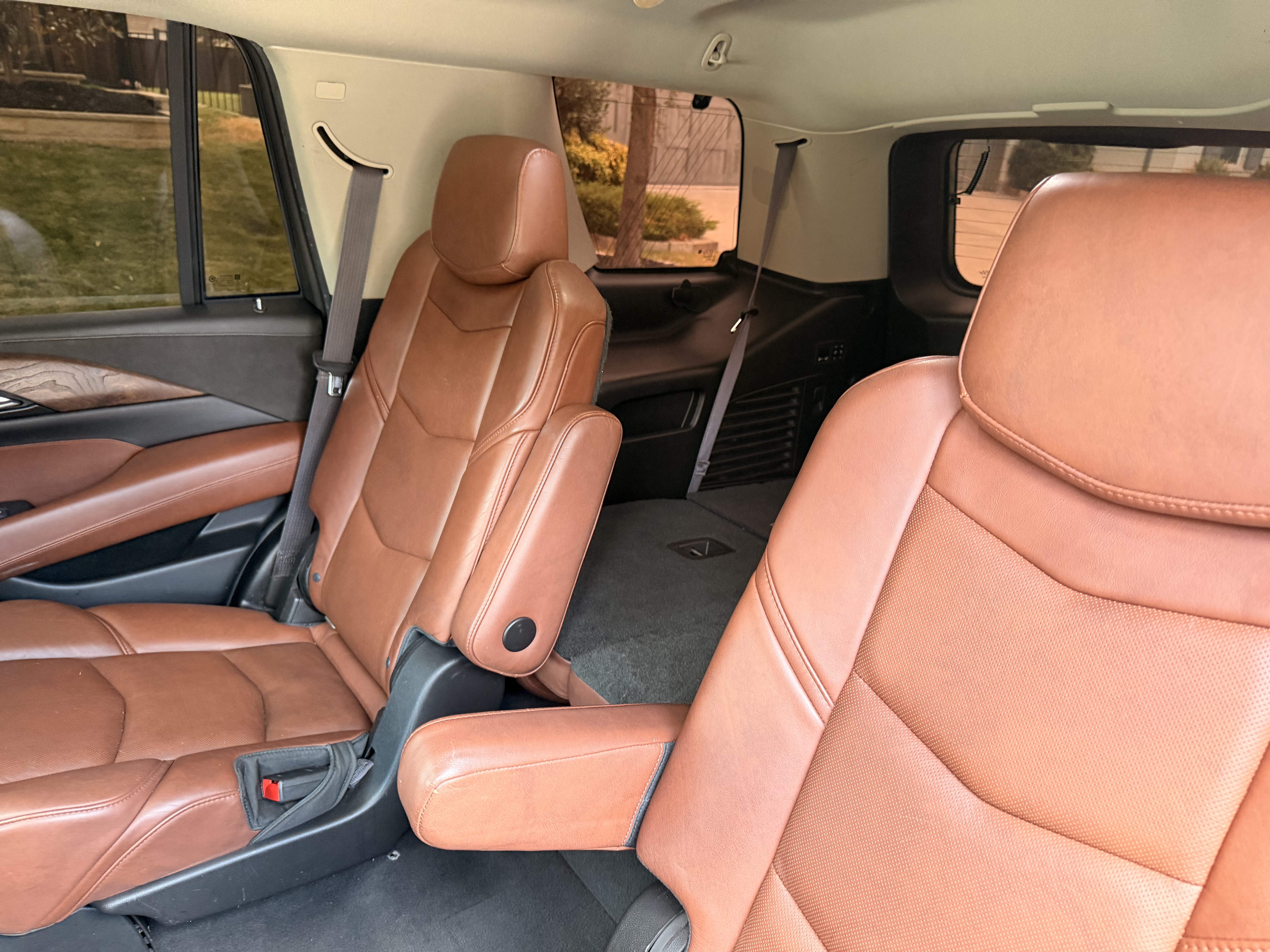 Used 2015 Cadillac Escalade Luxury AWD/4WD image 23
