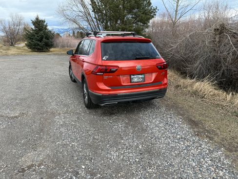 Used 2018 Volkswagen Tiguan SEL Premium image 4