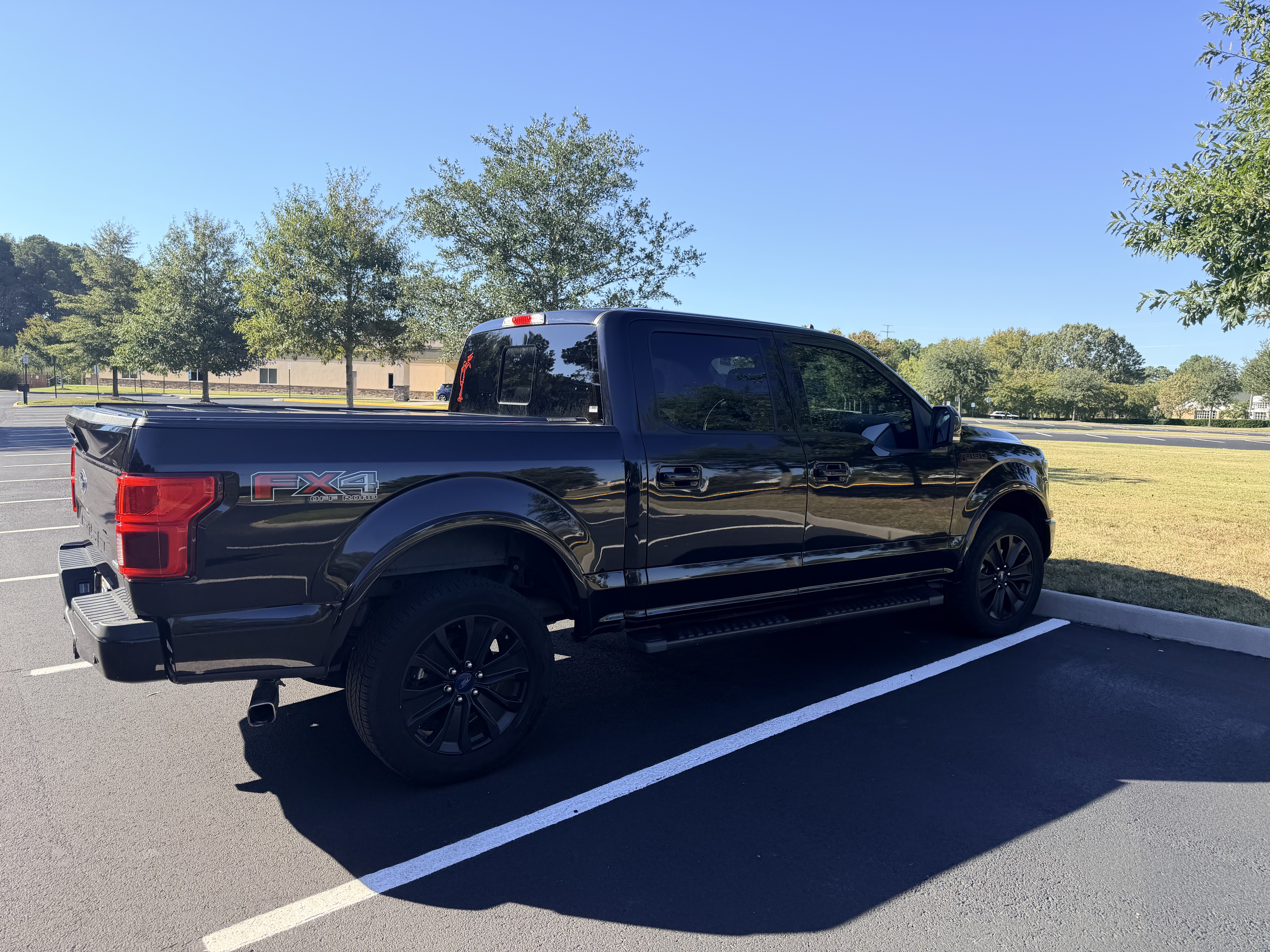 Used 2019 Ford F150 Lariat w/ Equipment Group 502A Luxury AWD/4WD image 4