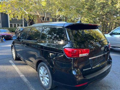 Used 2017 Kia Sedona EX image 12