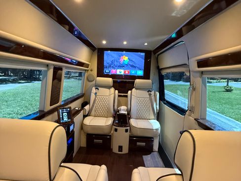 Used 2014 Mercedes-Benz Sprinter 2500 image 11