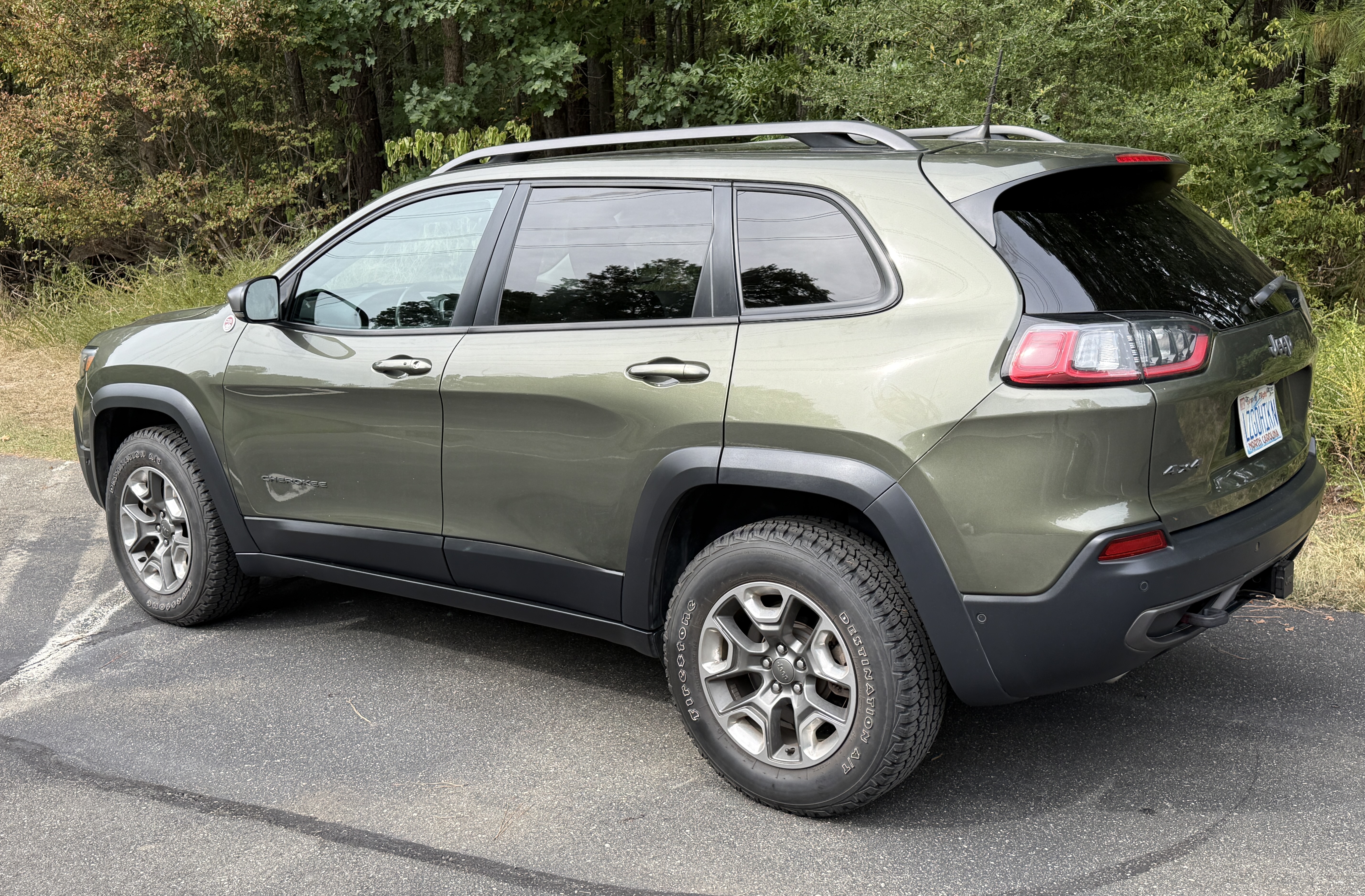Used 2019 Jeep Cherokee Trailhawk AWD/4WD image 4