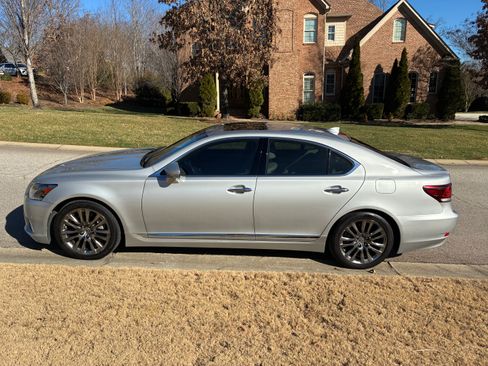 Used 2017 Lexus LS 460 F Sport image 2