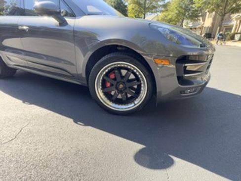 Used 2015 Porsche Macan Turbo image 12