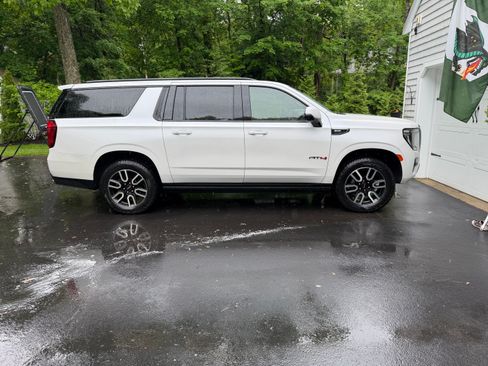 Used 2022 GMC Yukon XL AT4 AWD/4WD image 1