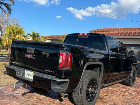 Used 2018 GMC Sierra 1500 Denali image 4