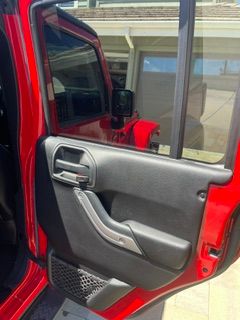 Used 2016 Jeep Wrangler Unlimited Sahara w/ Connectivity Group AWD/4WD image 10