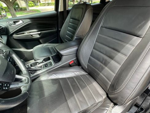 Used 2017 Ford Escape Titanium FWD image 10