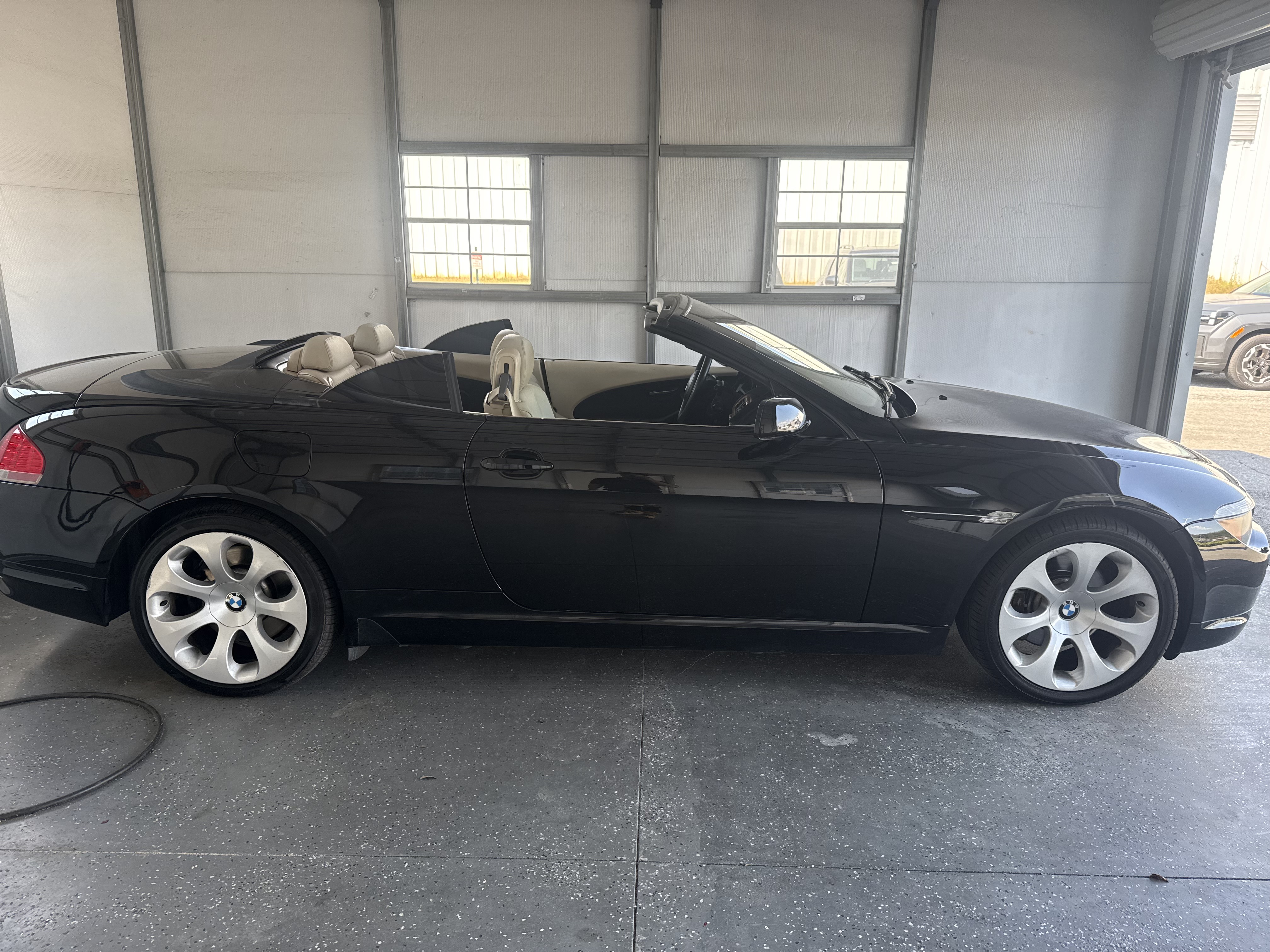 Used 2006 BMW 650i Convertible RWD image 1