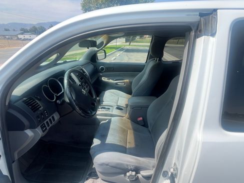 Used 2007 Toyota Tacoma PreRunner image 11