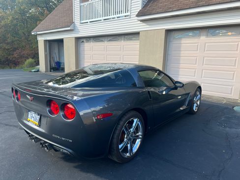 Used 2009 Chevrolet Corvette Coupe w/ Preferred Equipment Group RWD image 8