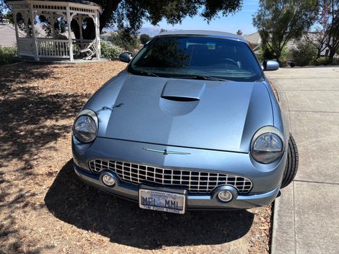 Used 2005 Ford Thunderbird RWD image 2