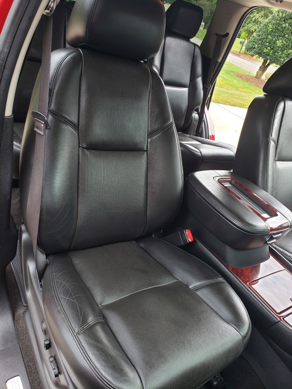Used 2013 Cadillac Escalade Premium AWD/4WD image 9