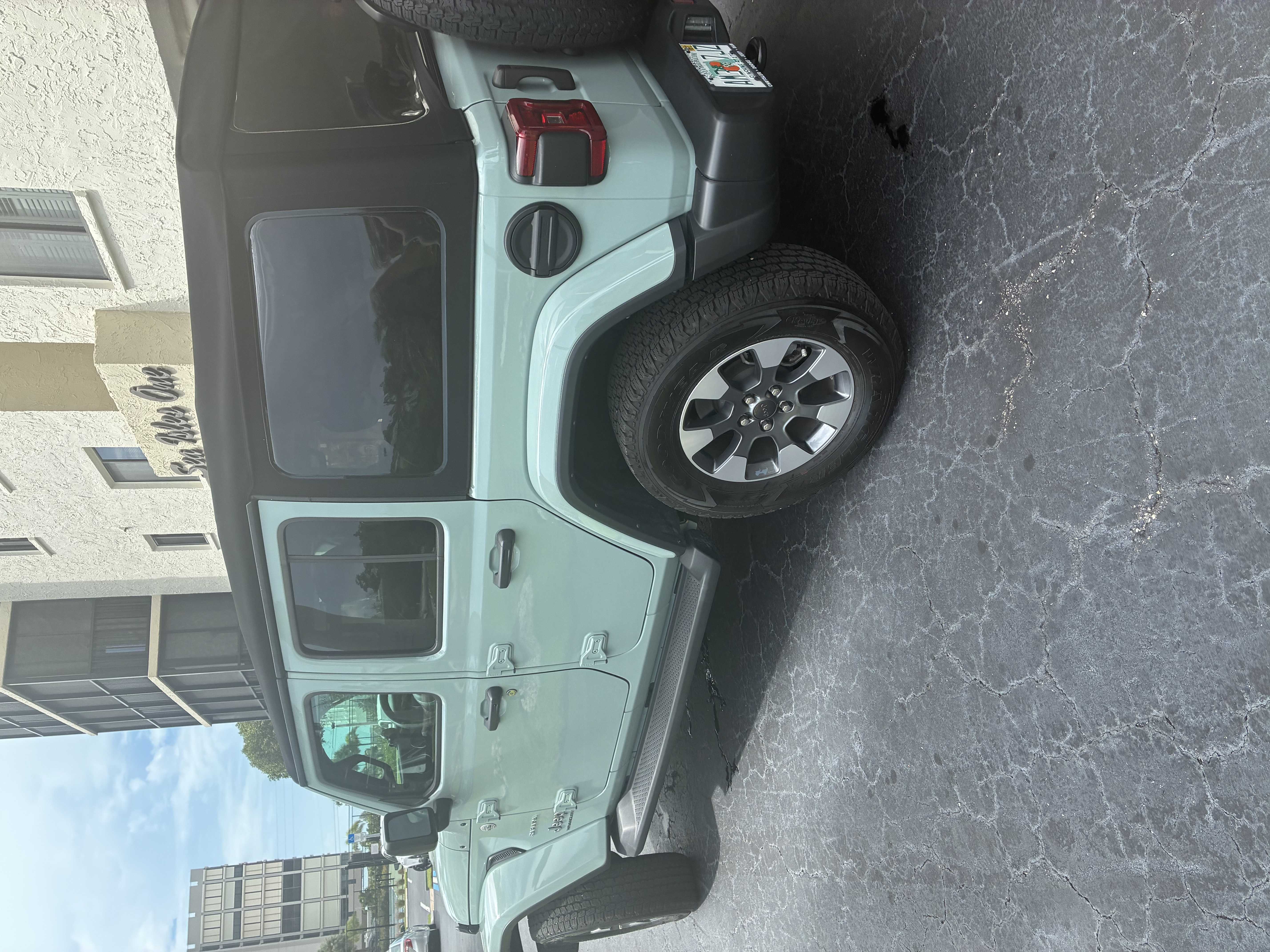 Used 2023 Jeep Wrangler Unlimited Sahara w/ LED Lighting Group AWD/4WD image 5