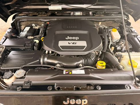 Used 2016 Jeep Wrangler Sport AWD/4WD image 5