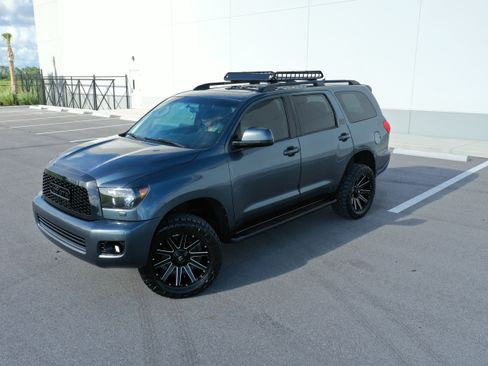 Used 2010 Toyota Sequoia SR5 image 2