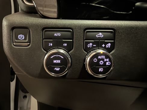 Used 2022 GMC Sierra 1500 Elevation image 11