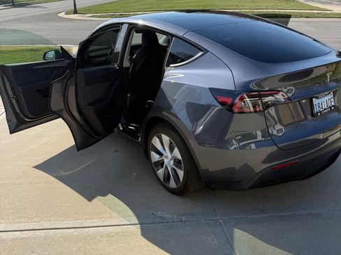 Used 2023 Tesla Model Y Long Range image 6