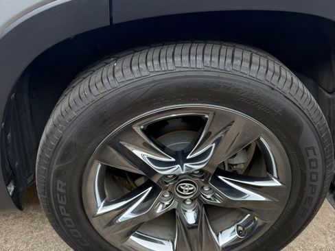 Used 2018 Toyota Highlander Limited Platinum AWD/4WD image 13
