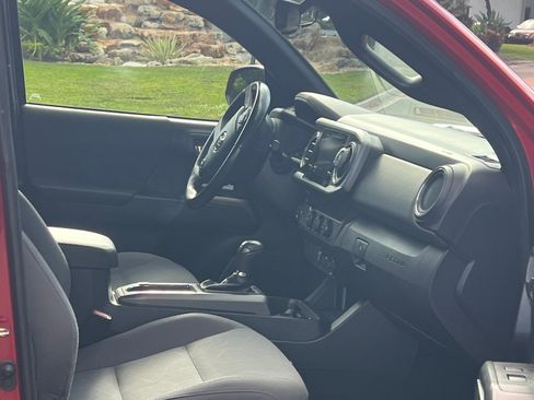 Used 2019 Toyota Tacoma TRD Off-Road w/ Phone Cable & Charge Package image 16