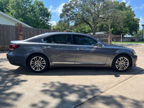 Used 2013 Lexus LS 460 L w/ Preferred Accessory Package RWD image 10