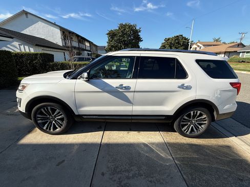 Used 2017 Ford Explorer Platinum image 1