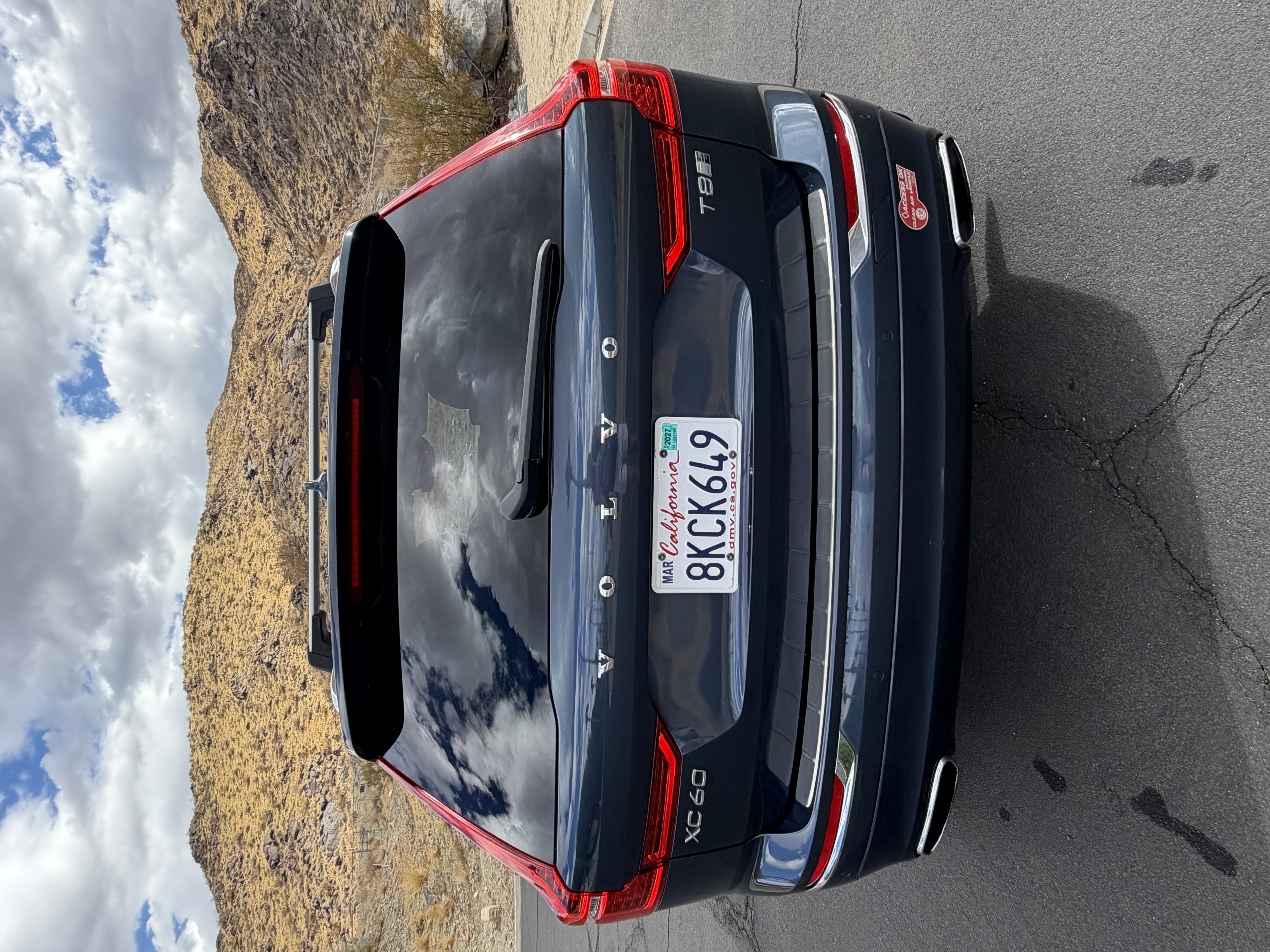 Used 2018 Volvo XC60 T8 Inscription w/ Luxury Seat Package AWD/4WD image 6