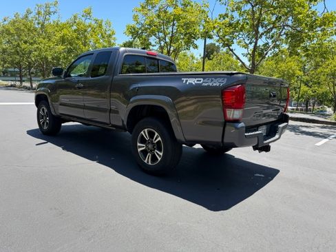 Used 2016 Toyota Tacoma TRD Sport w/ Towing Package AWD/4WD image 6
