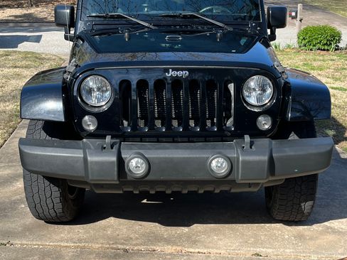 Used 2015 Jeep Wrangler Sahara image 2