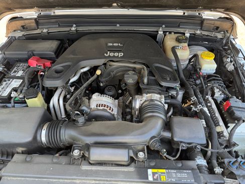 Used 2018 Jeep Wrangler Unlimited Sport image 12