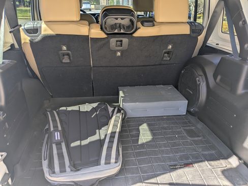 Used 2018 Jeep Wrangler Unlimited Sahara image 14