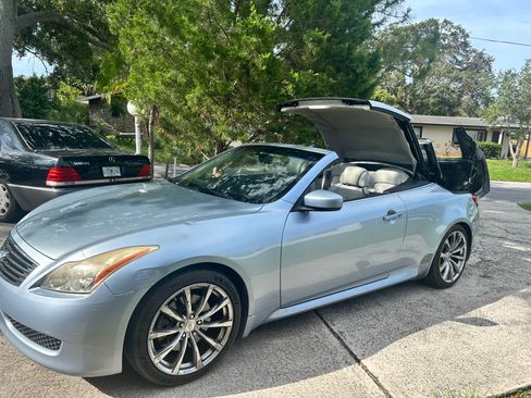 Used 2010 INFINITI G37 Convertible w/ Premium Pkg RWD image 4