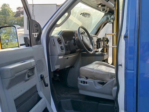 Used 2013 Ford E-350 and Econoline 350 Super Duty w/ Shuttle Bus Prep Pkg image 21