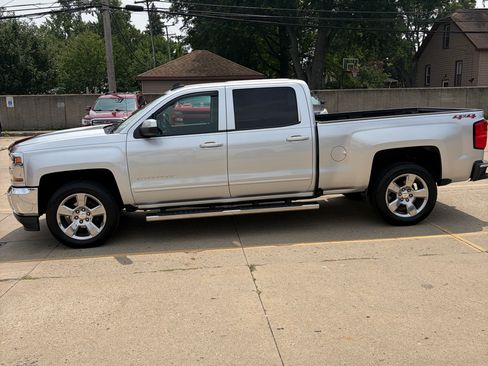 Used 2018 Chevrolet Silverado 1500 LT w/ All Star Edition AWD/4WD image 4