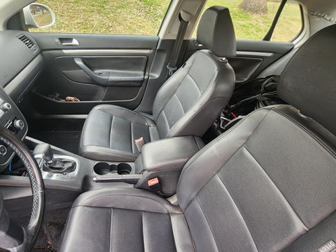 Used 2010 Volkswagen Jetta Limited Edition FWD image 8
