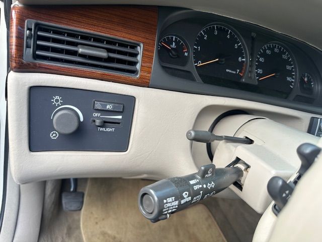 Used 2001 Cadillac Eldorado Touring FWD image 28
