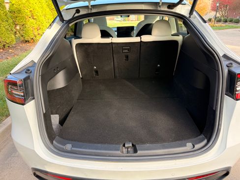 Used 2022 Tesla Model Y Performance image 6