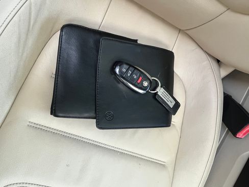 Used 2013 Volkswagen Touareg Executive image 23