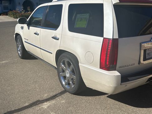 Used 2007 Cadillac Escalade AWD w/ Information Package image 4